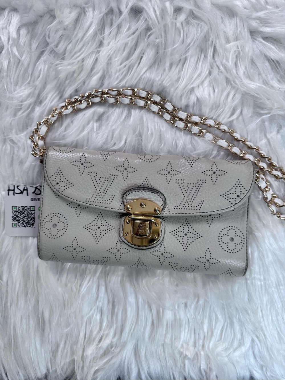 Louis Vuitton Gris Monogram Mahina Leather Amelia Wallet  HYZ3EY